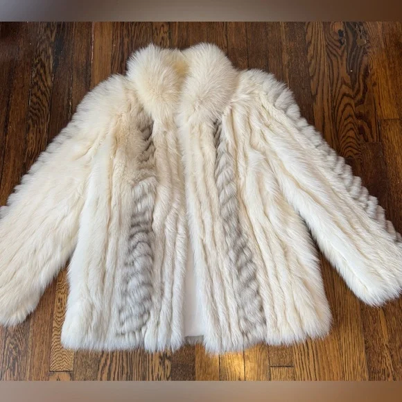 Elegant White silver blue white Fox Fur Coat - Picture 10 of 16